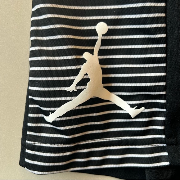 Youth Air Jordan Sports DRI-FIT shorts, size XL, black with stripe - Picture 7 of 9